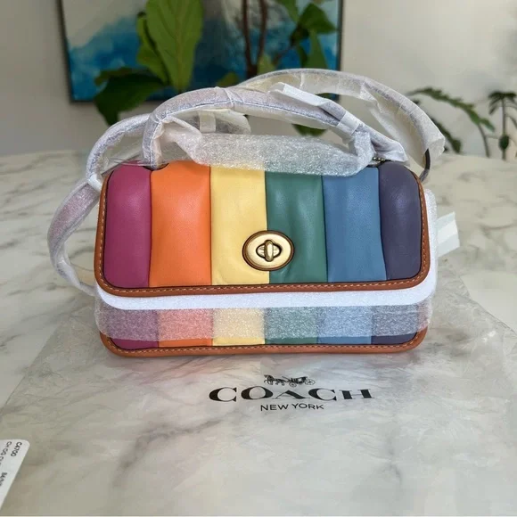 NWT Coach Turnlock Clutch 20 with Rainbow Quilting C4700    Leather Crossbody - Picture 5 of 16